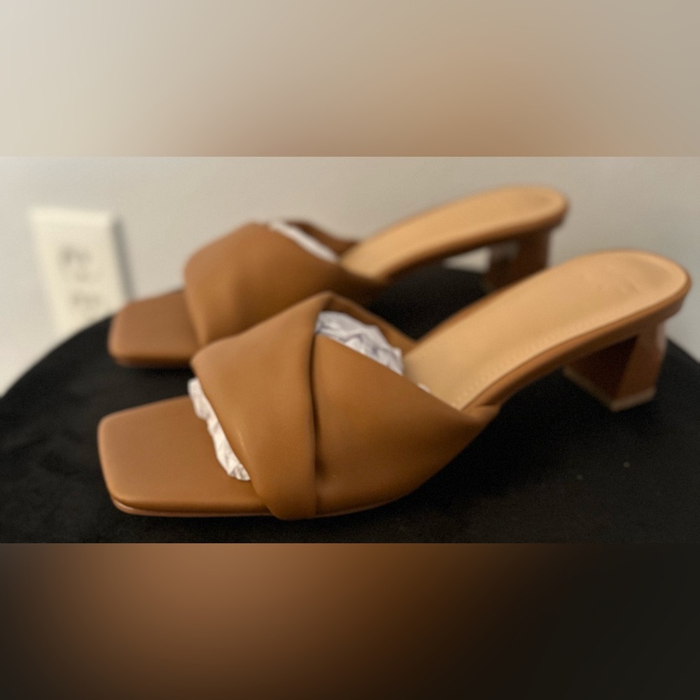 JustFab Caroline Tan Leather Mules / Sandal with Crossover Strap size 9